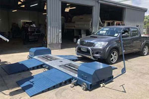 Princíp činnosti testera bŕzd automobilov